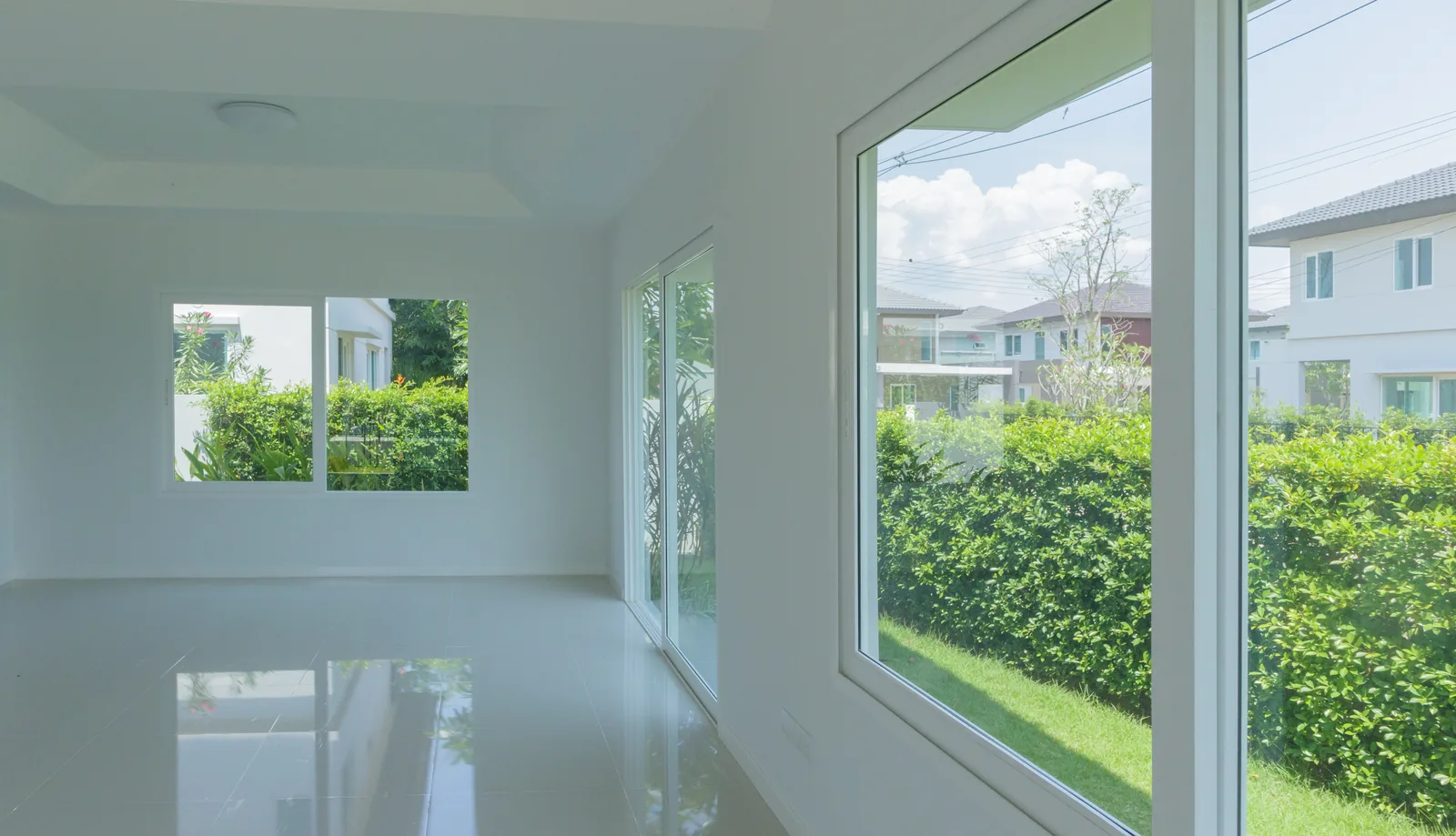 Fenêtre sur mesure PVC, aluminium ou bois – Ciel Habitat France