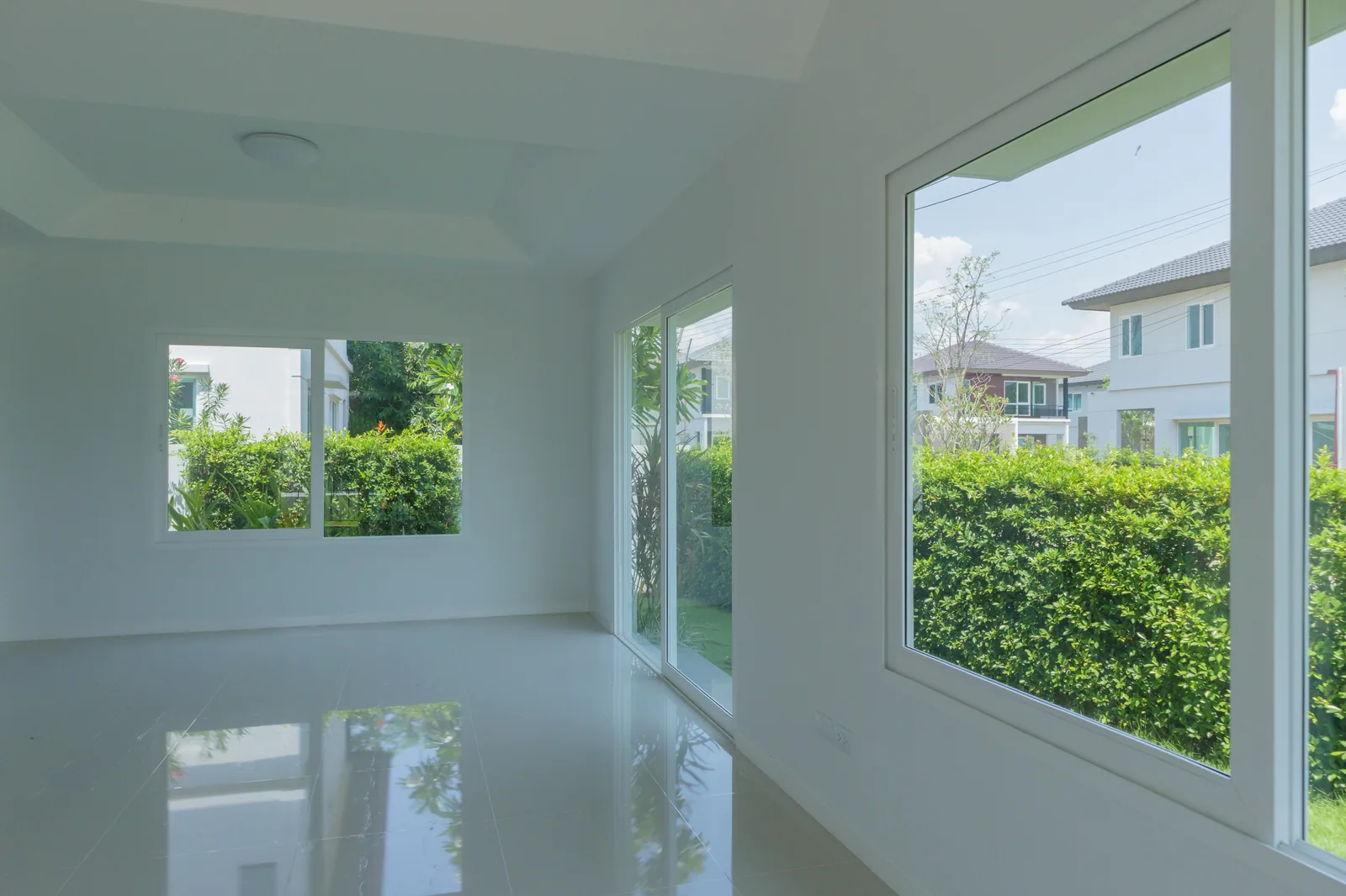 Fenêtre sur mesure PVC, aluminium ou bois – Ciel Habitat France