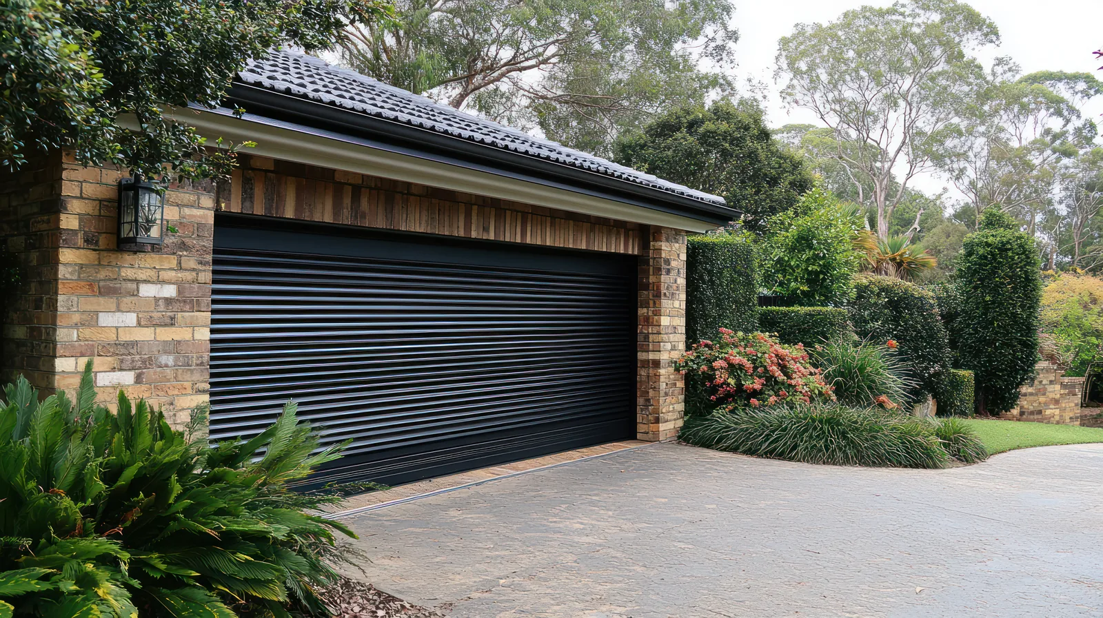 Porte de garage sur mesure – Ciel Habitat France
