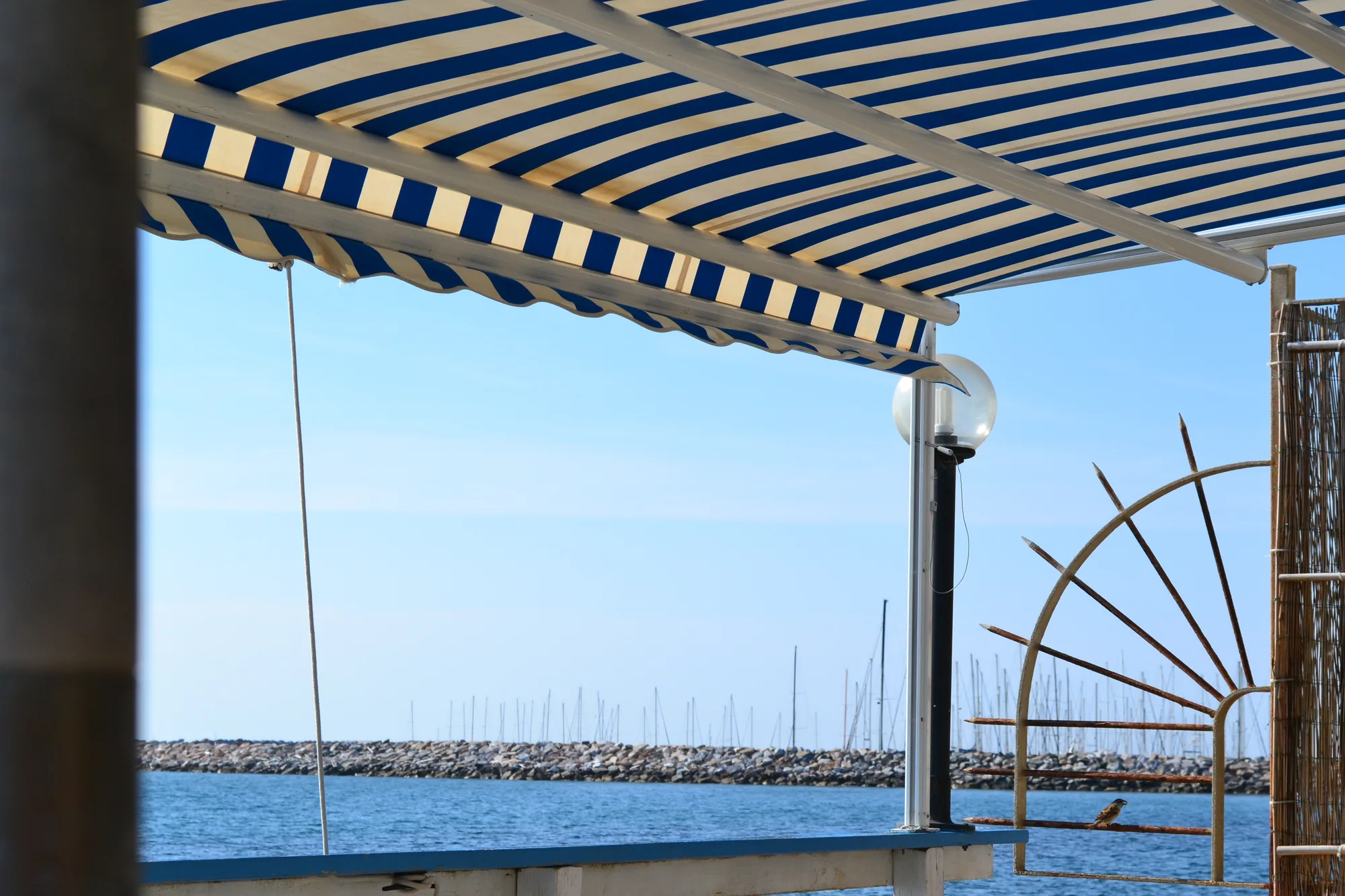 Store Banne Raye Bleu Vue Sous Toile